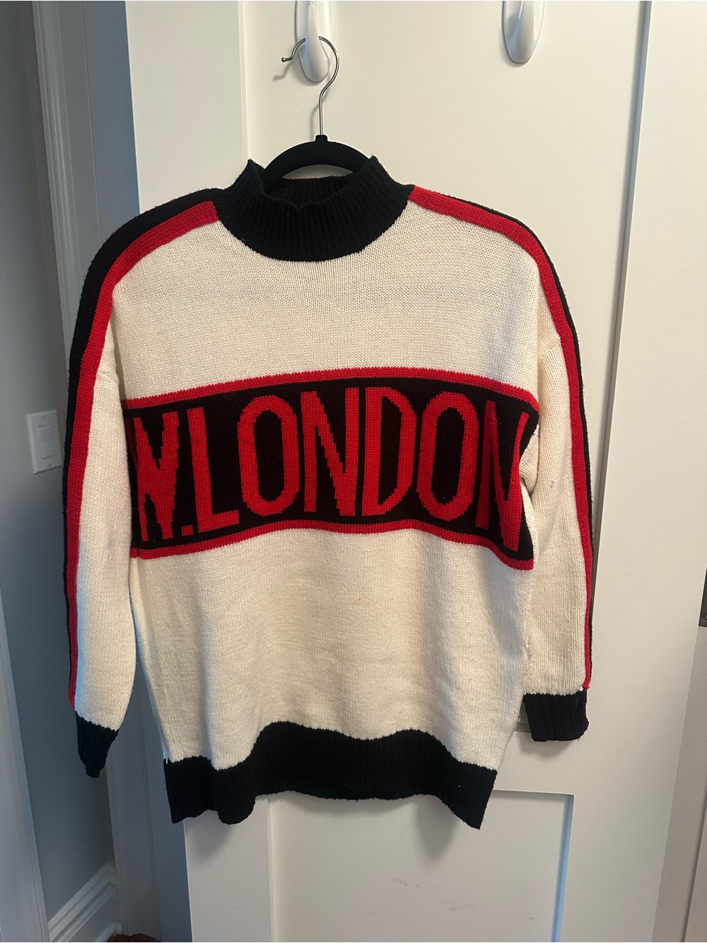 City Graphic Turtleneck Sweater - Cream/Black/Red